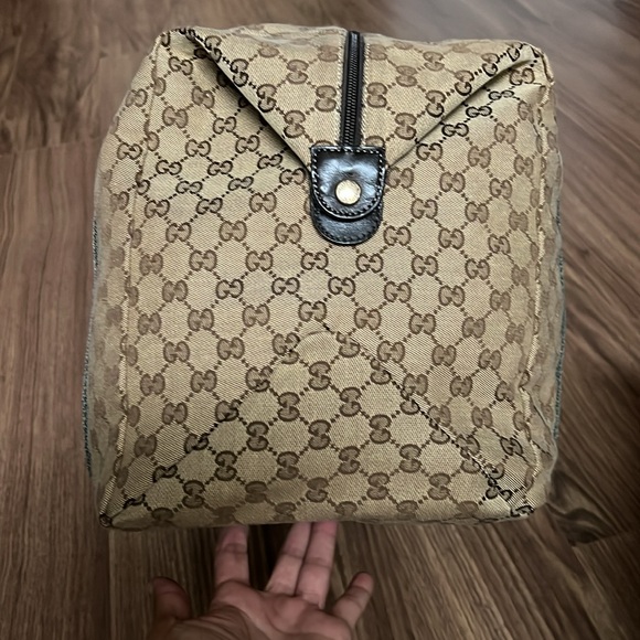 A 251 - ๐ฏ% authentic Gucci duffel travel bag - Picture 10 of 16